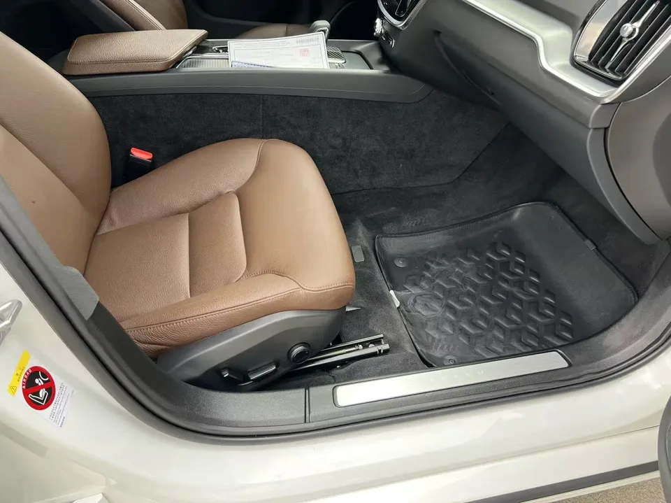 Volvo S60 Volvo S60 2022 B4 Zhiyi Luxury Edition 2022 — миниатюра 3