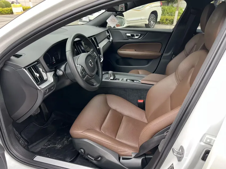 Volvo S60 Volvo S60 2022 B4 Zhiyi Luxury Edition 2022 — миниатюра 4