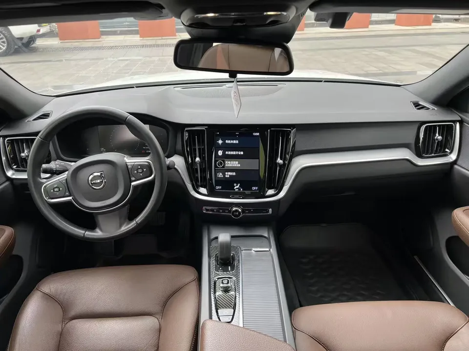Volvo S60 Volvo S60 2022 B4 Zhiyi Luxury Edition 2022 — миниатюра 3
