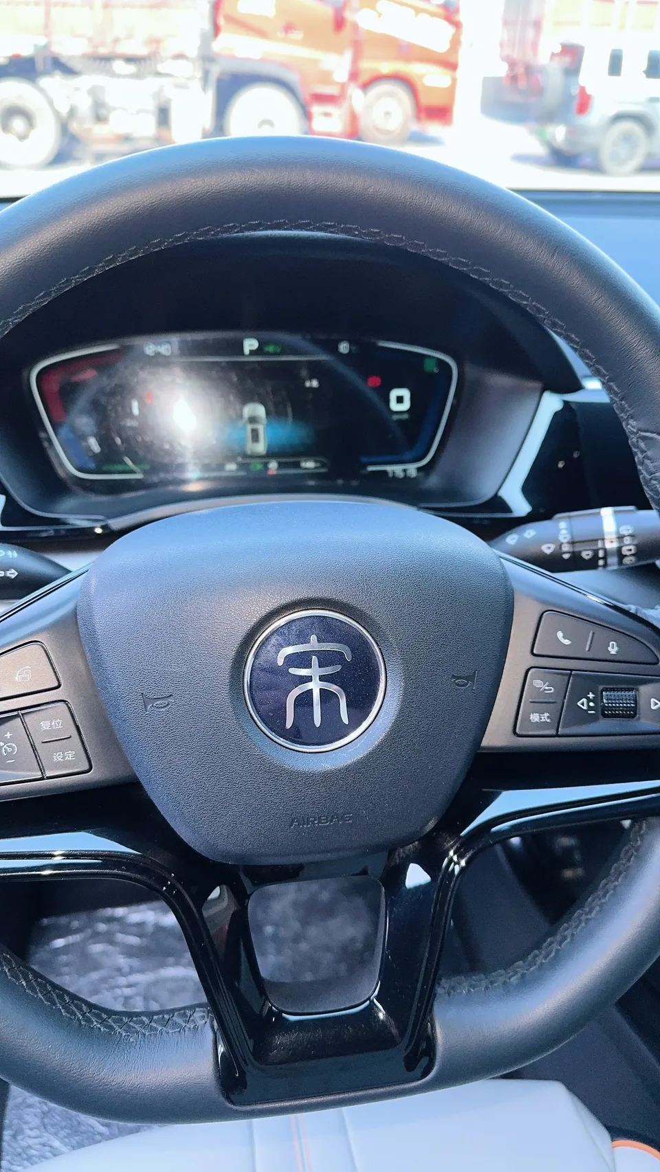 BYD Song PLUS DM DM-i 110KM 2WD flagship model 2022 — миниатюра 3