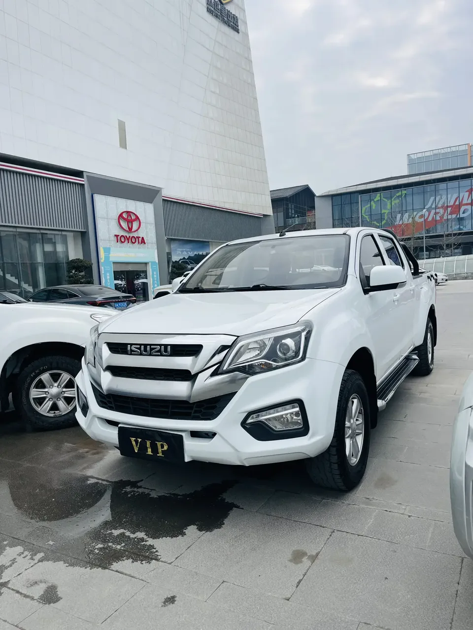 Isuzu RE-MAX 2023