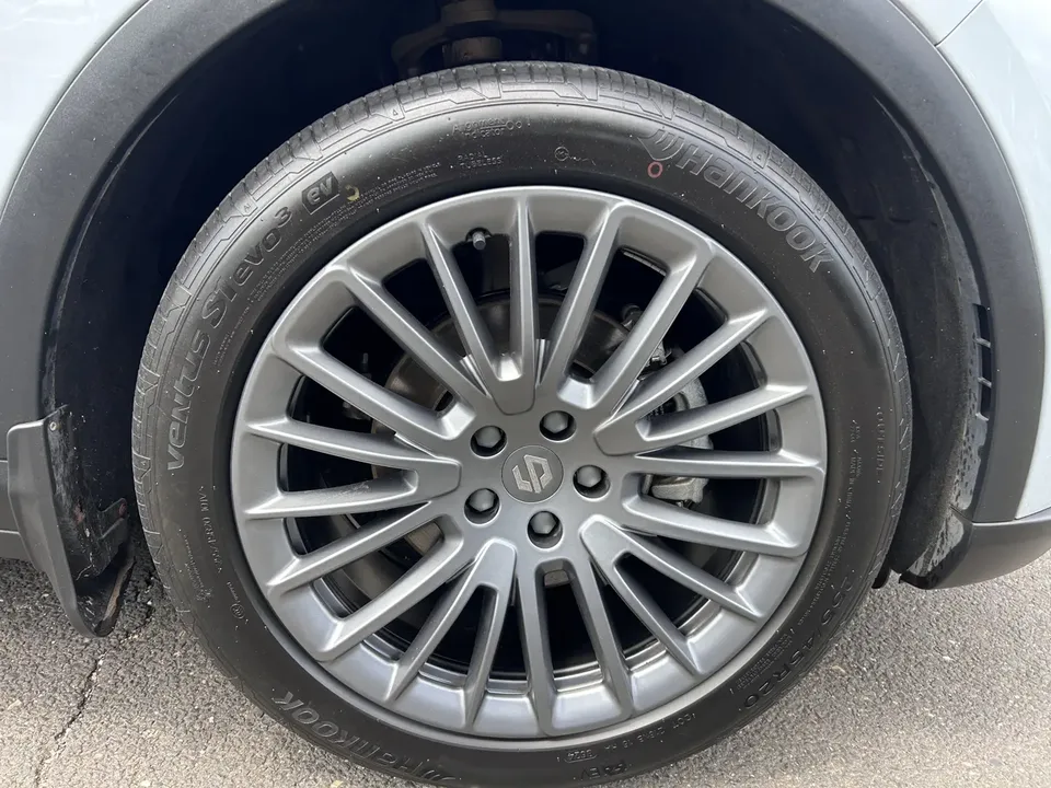 Leapmotor Zero running C11 Extended Range 300 Smart Edition 2024 — миниатюра 2