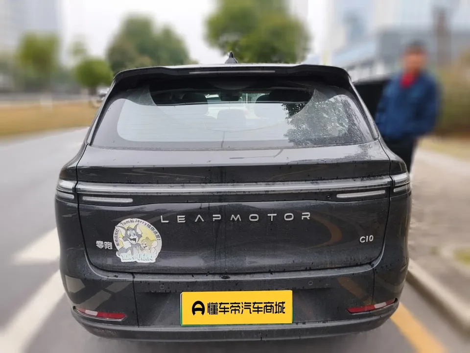 Leapmotor Zero running C10 Extended Range 210 Intelligent Edition 2025 — миниатюра 2