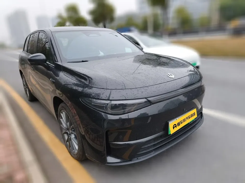 Leapmotor Zero running C10 Extended Range 210 Intelligent Edition 2025 — миниатюра 3