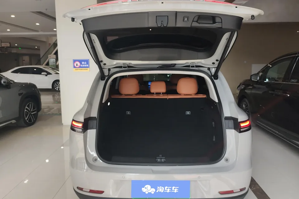 Leapmotor Zero running C10 Pure Electric 530 LiDAR Edition 2024 — миниатюра 5