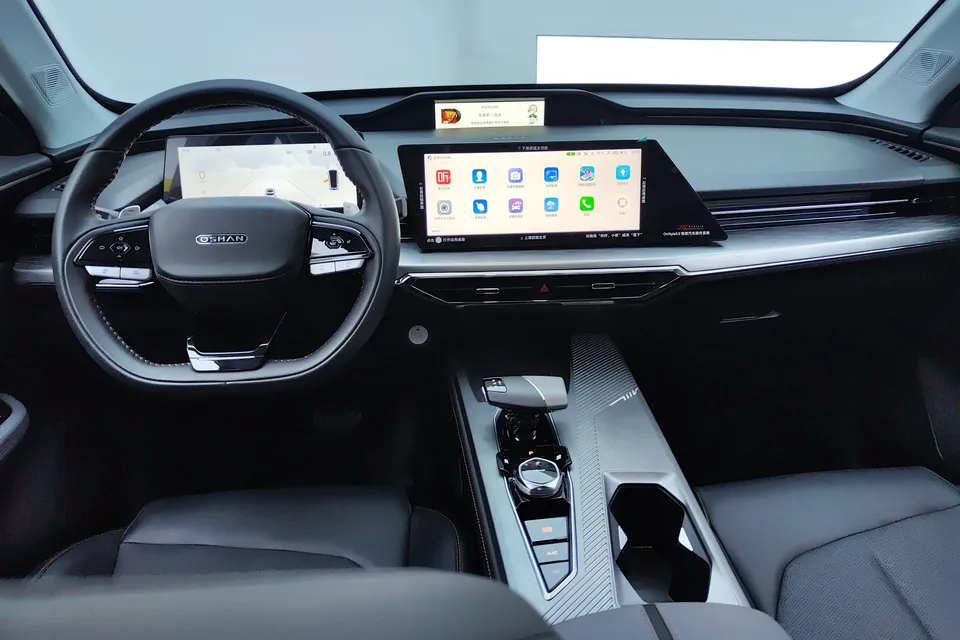 Oshan Changan Auchan Z6 Blue Whale 1.5T DCT smart collar model 2023 — миниатюра 4