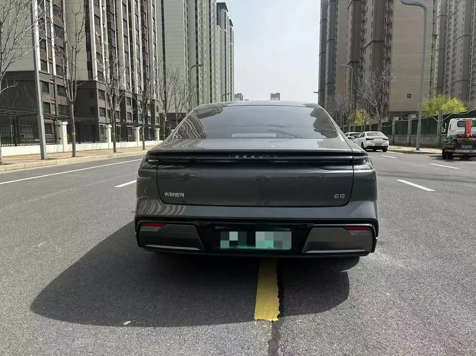 Geely Galaxy E8 665km Starship Voyage Edition 2024 — миниатюра 2