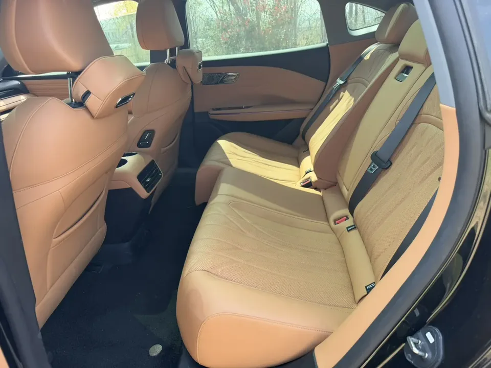 Geely Galaxy Star 8 PHEV Galaxy Star 8 PHEV 2025 130km EM-i Premium Edition 2026 — thumbnail 3