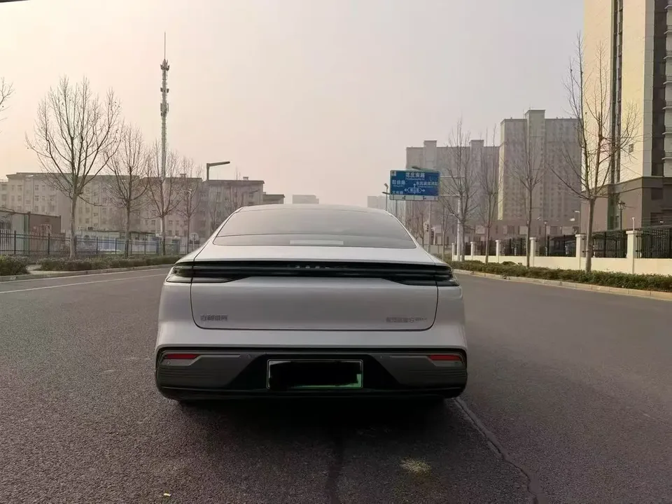 Geely Galaxy Star 8 PHEV 130km EM-i Premium Edition 2025 — миниатюра 2