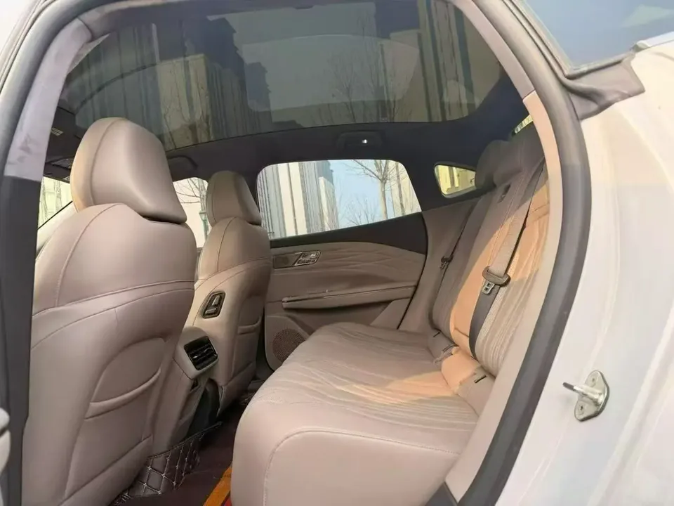 Geely Galaxy Star 8 PHEV 130km EM-i Premium Edition 2025 — миниатюра 3