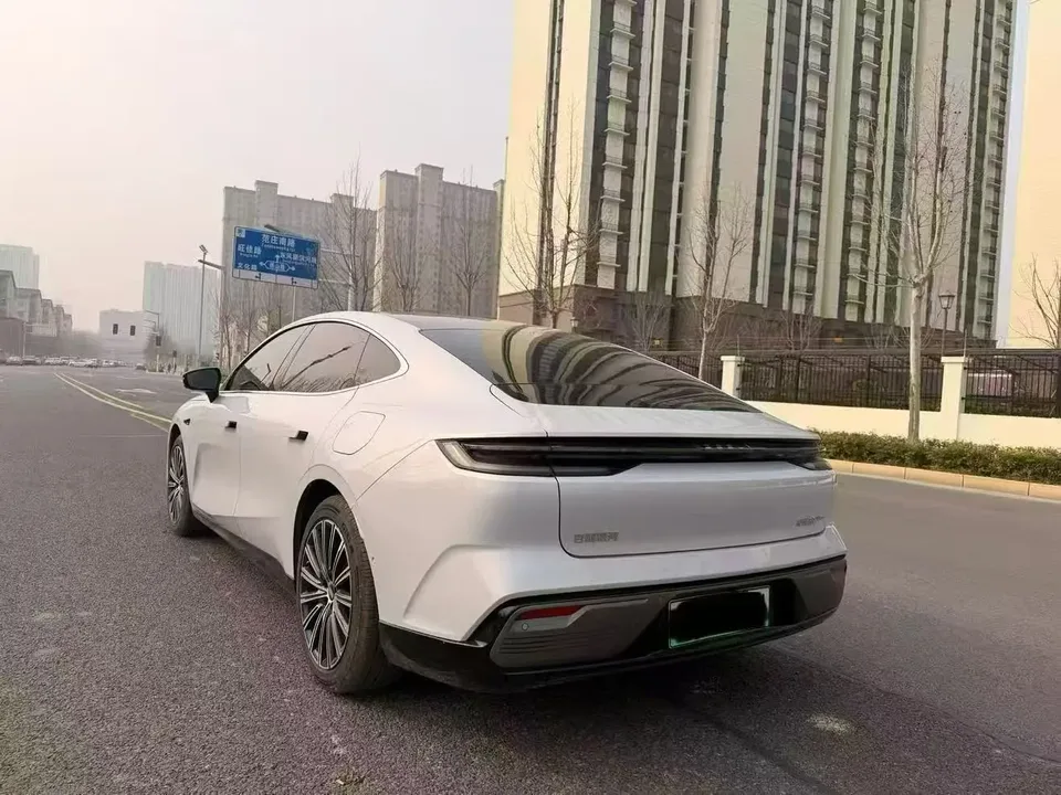 Geely Galaxy Star 8 PHEV 130km EM-i Premium Edition 2025 — миниатюра 4