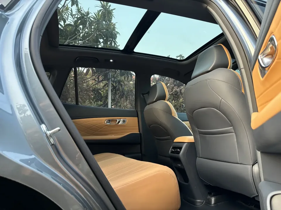 Geely Galaxy Starship 7 EM-i Galaxy Starship 7 EM-i 2025 120KM Exploration+ Edition 2025 — миниатюра 4