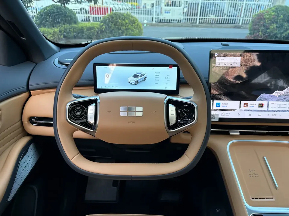 Geely Galaxy Starship 7 EM-i Galaxy Starship 7 EM-i 2025 120KM Exploration+ Edition 2025 — миниатюра 5