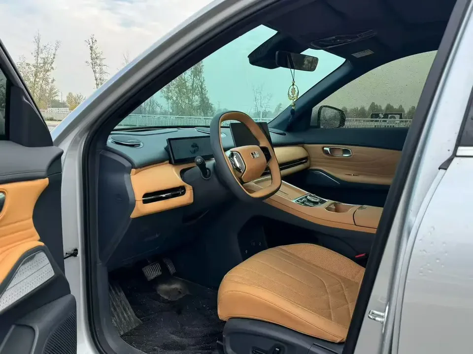 Geely Galaxy Starship 7 EM-i Galaxy Starship 7 EM-i 2025 120KM Exploration+ Edition 2024 — миниатюра 3