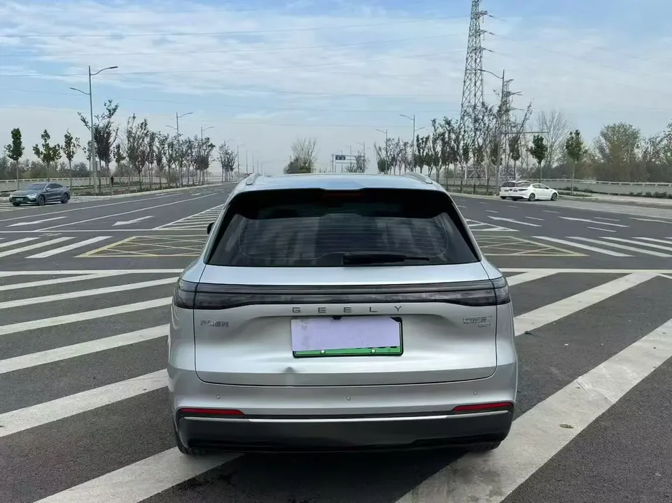 Geely Galaxy Starship 7 EM-i Galaxy Starship 7 EM-i 2025 120KM Exploration+ Edition 2024 — миниатюра 4