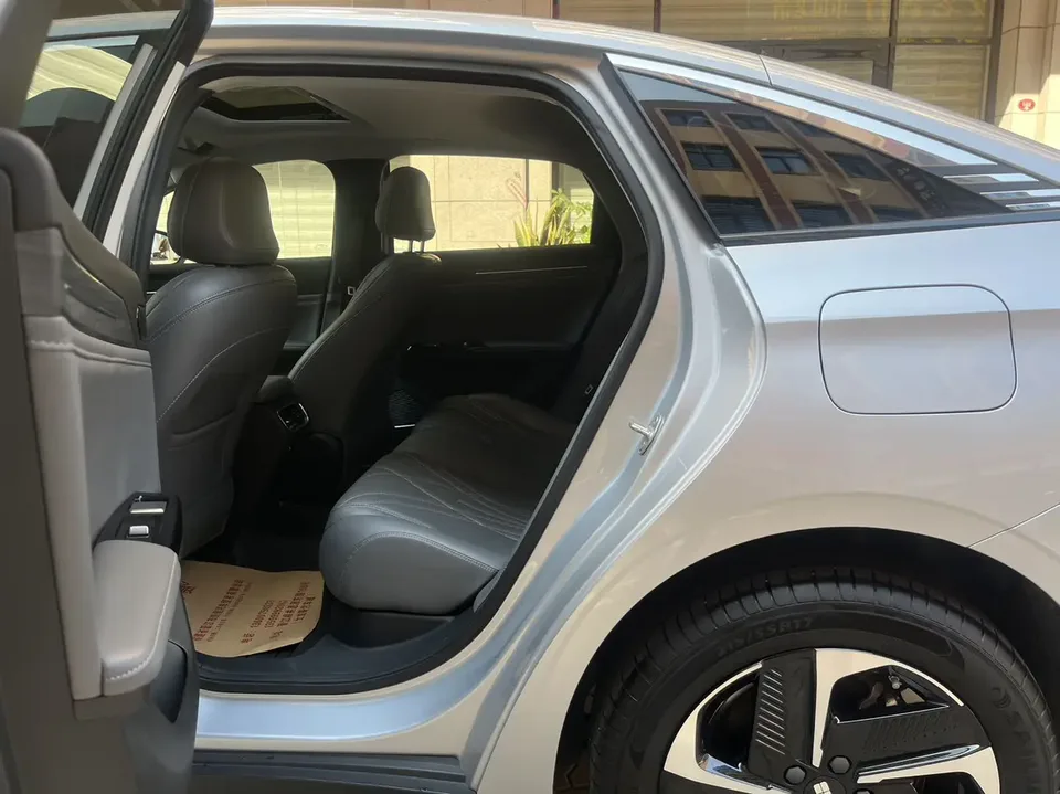 Geely Galaxy L6 1.5 EM-i DHT 140KM Starship Edition 2025 — миниатюра 3