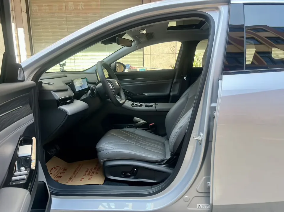 Geely Galaxy L6 1.5 EM-i DHT 140KM Starship Edition 2025 — миниатюра 5