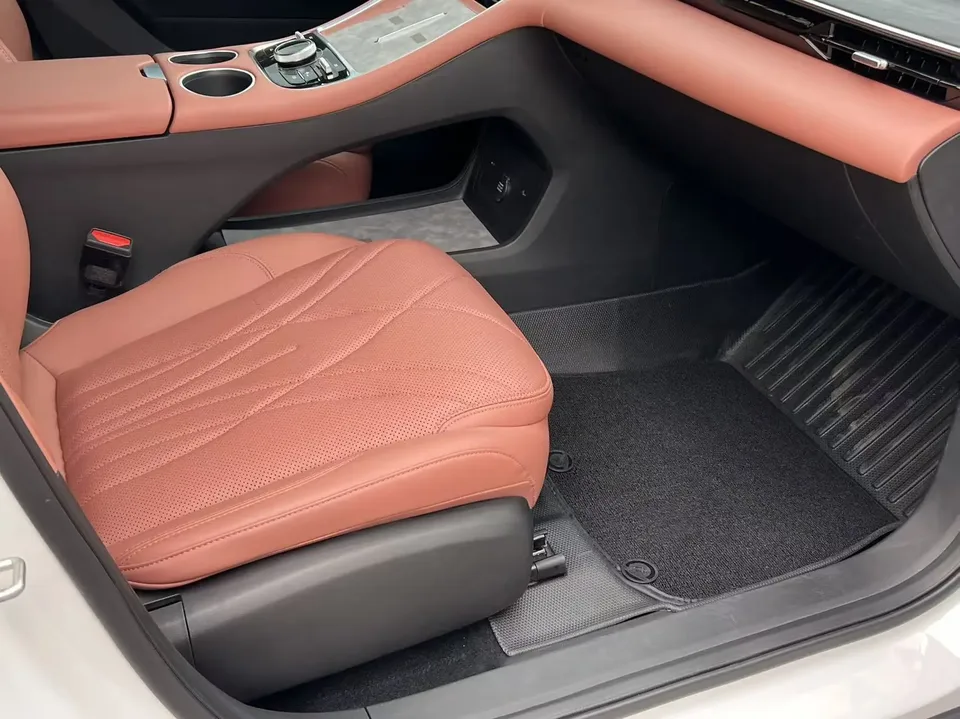 Geely Galaxy L6 1.5 EM-i DHT 140KM Exploration+ Edition 2025 — миниатюра 4