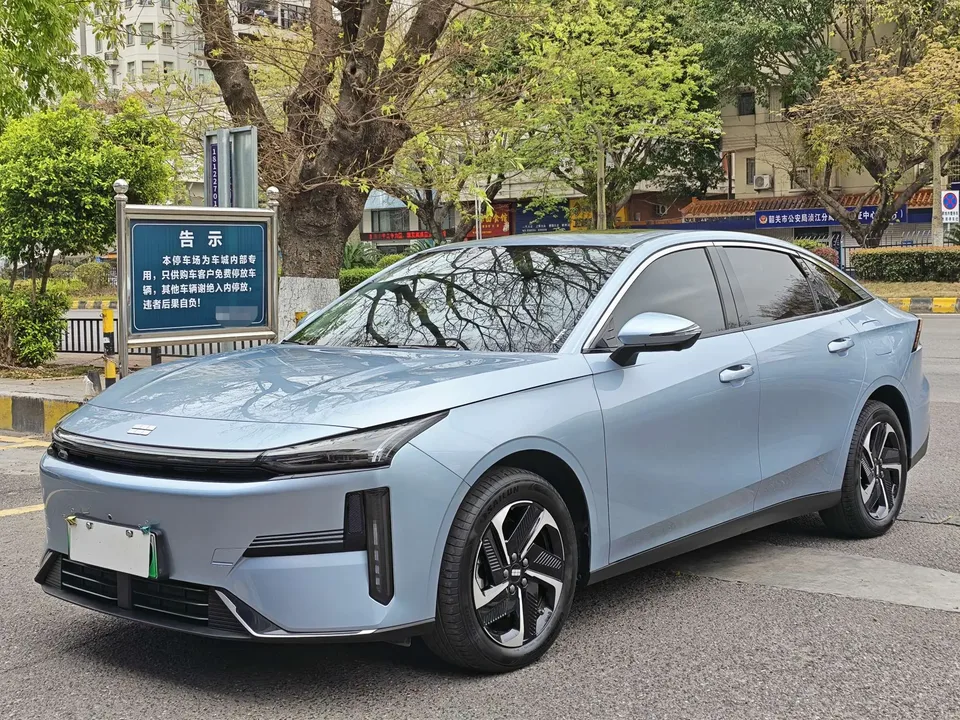 Geely Galaxy L6 2025