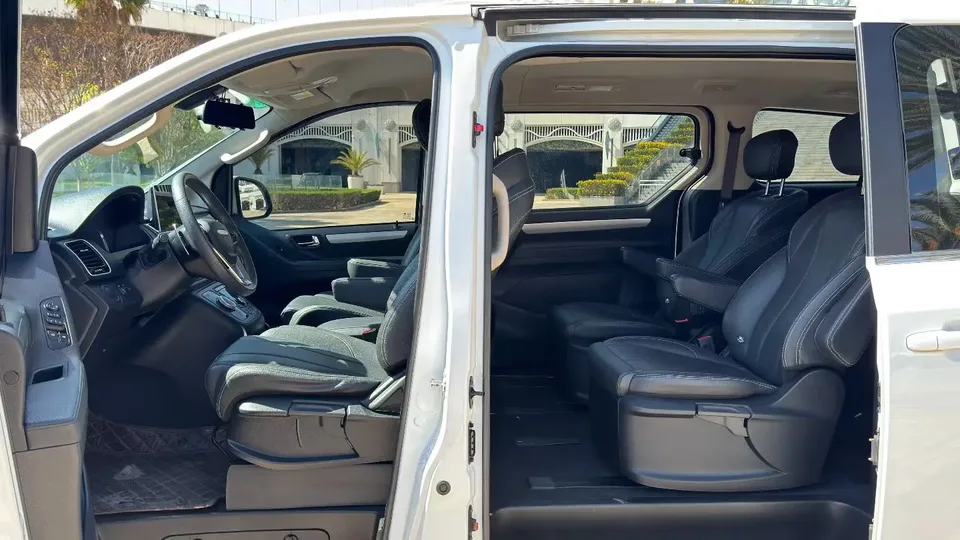 Datong Maxus G20 facelift ES 2.0T gasoline automatic value travel version 2023 — миниатюра 5