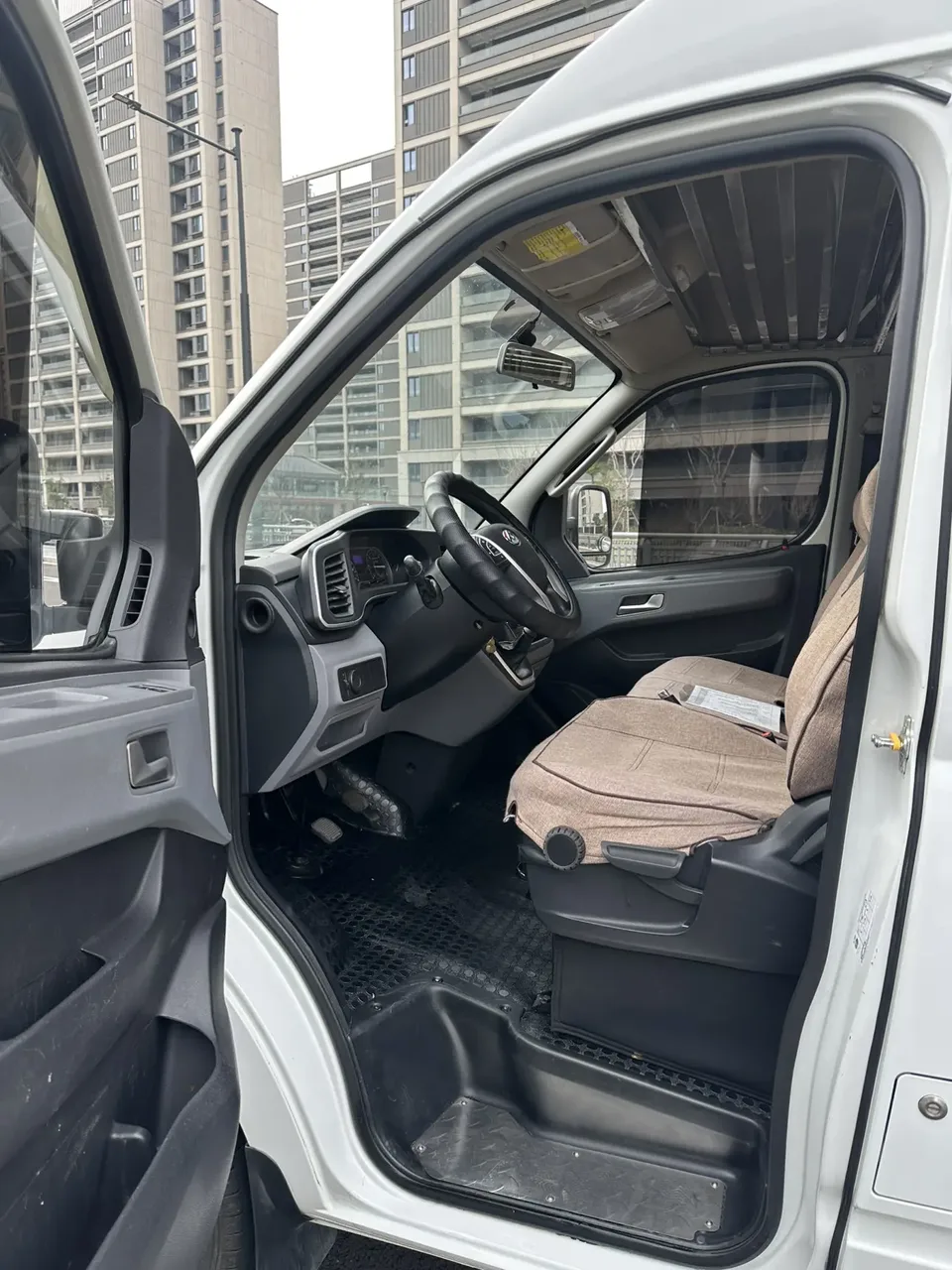 Datong Xintu V80 Xintu V80 2022 2.0T 6-speed manual classic Aoyuntong center axis center top 6/7/8/9 seats 127Ps 2022 — thumbnail 3