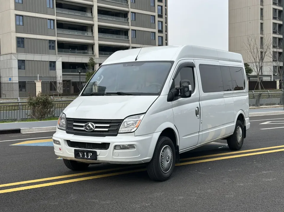 Datong Xintu V80 Xintu V80 2022 2.0T 6-speed manual classic Aoyuntong center axis center top 6/7/8/9 seats 127Ps 2022 — photo 1, buy with delivery to Moscow