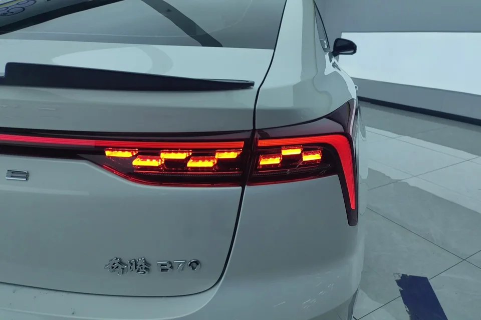 FAW Bestune B70 Bestune B70 2023 third generation 1.5T automatic enjoyment model 2023 — миниатюра 2