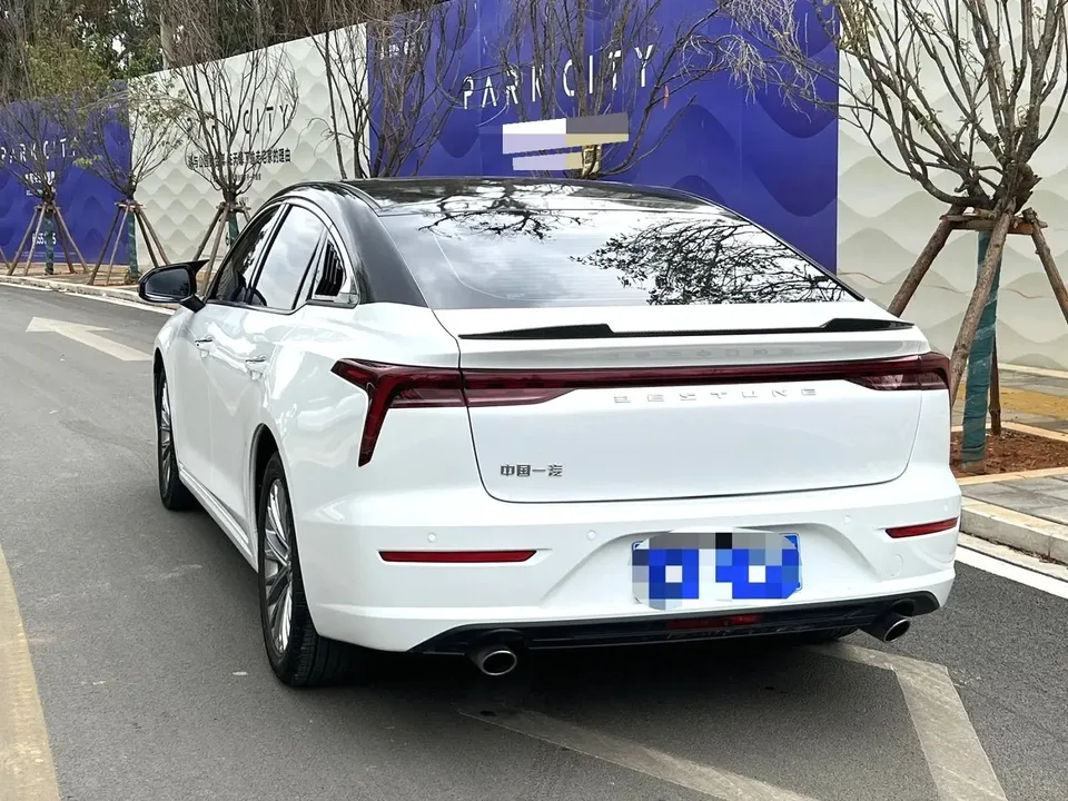 FAW Bestune B70 1.5T 15th Anniversary Classic Edition 2023 — миниатюра 4