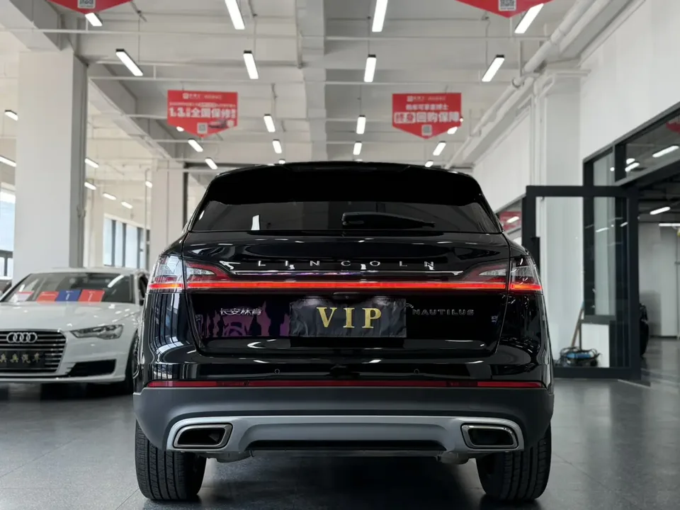 Lincoln Navigator 2.0T 4WD Premium Edition 2022 — миниатюра 4