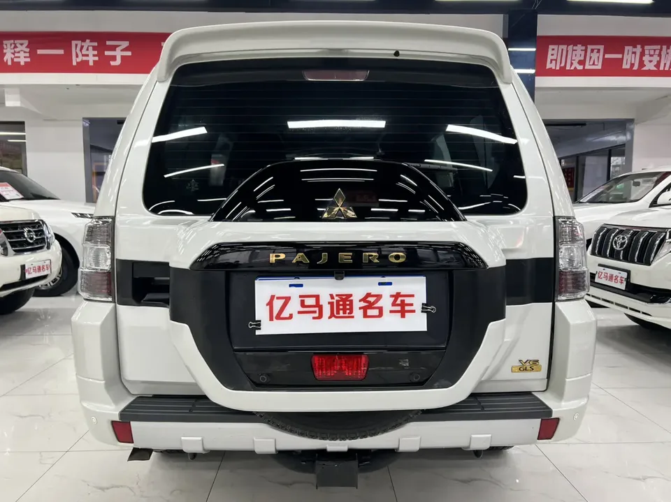 Mitsubishi Pajero 3.0L Automatic 4WD 7 Seats Parallel Import 2022 — миниатюра 2