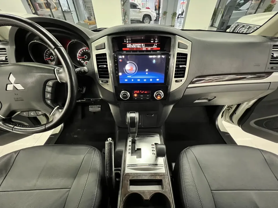 Mitsubishi Pajero 3.0L Automatic 4WD 7 Seats Parallel Import 2022 — миниатюра 3