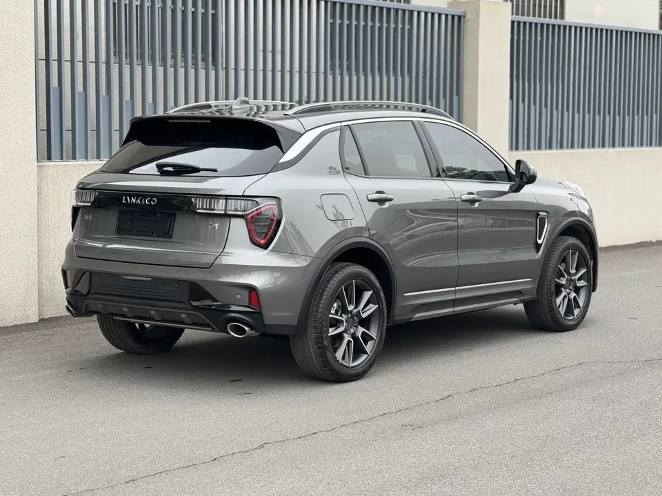 Lynk & Co 01 Lynk & Co 01 2021 2.0TD 2WD Pro 2022 — миниатюра 2