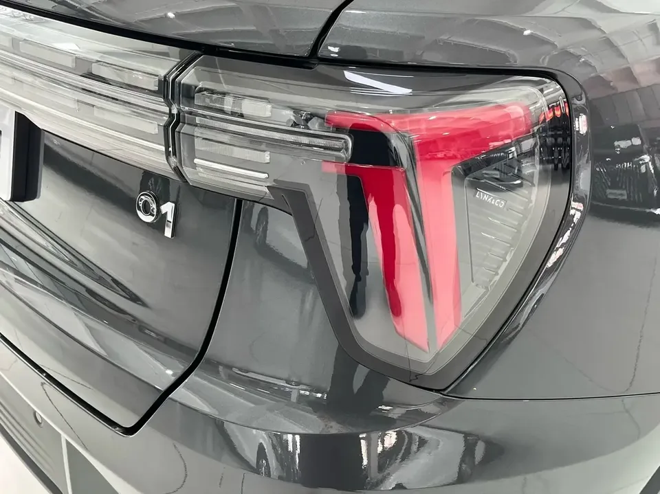 Lynk & Co 01 2.0TD 2WD Asian Games Edition 2024 — миниатюра 3