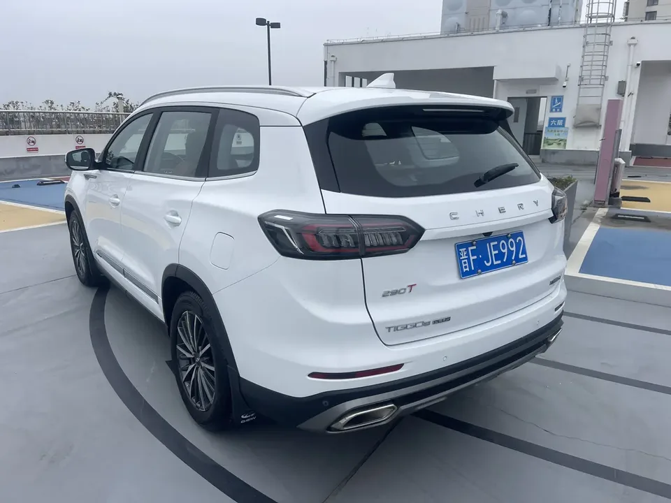 Chery Tiggo 8 PLUS 290TGDI DCT luxury edition 2023 — миниатюра 4