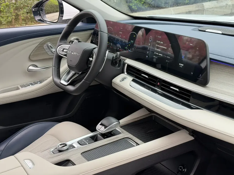 Chery Arrizo 8 1.6TGDI DCT Elegant 2023 — миниатюра 5