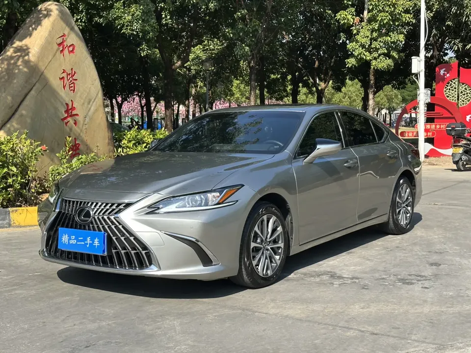 Lexus ES 2023