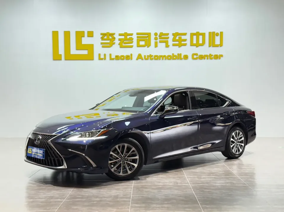 Lexus ES 2024