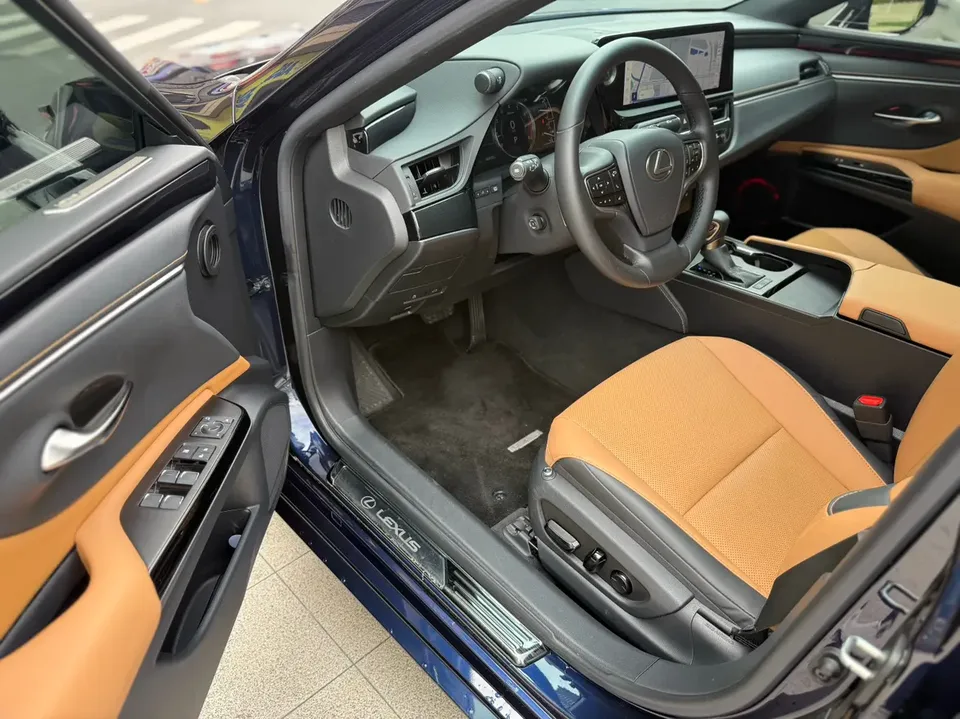 Lexus ES 200 Excellence Edition 2024 — миниатюра 4