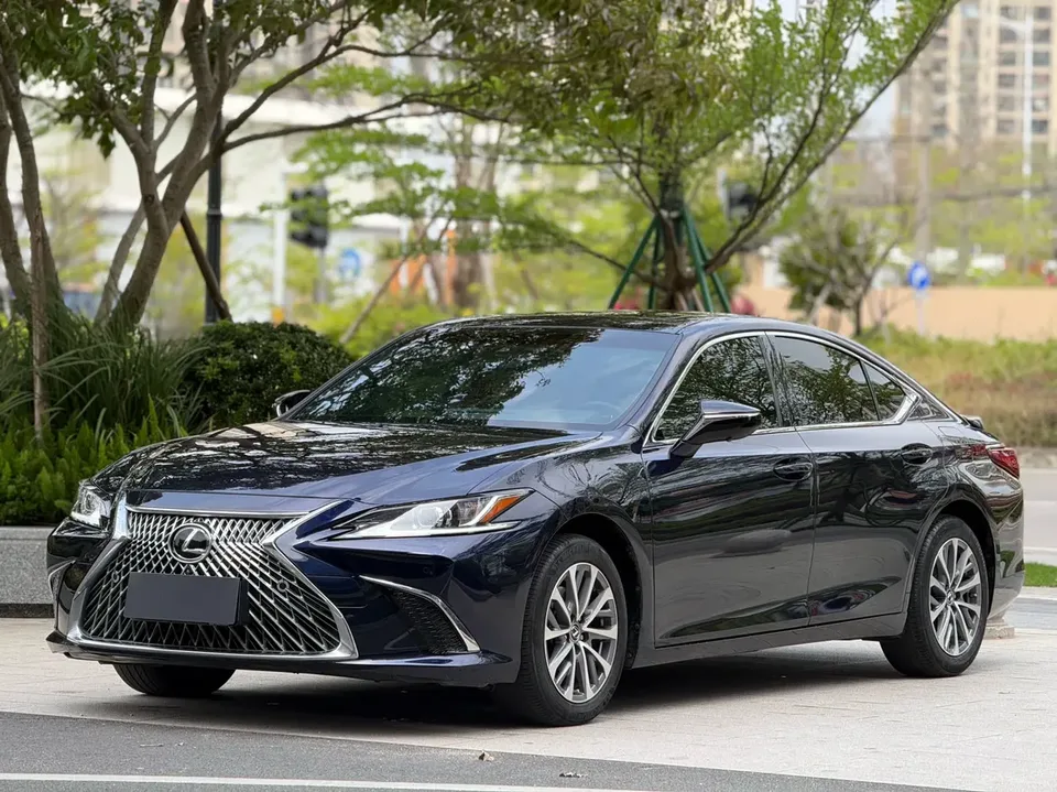 Lexus ES 2024