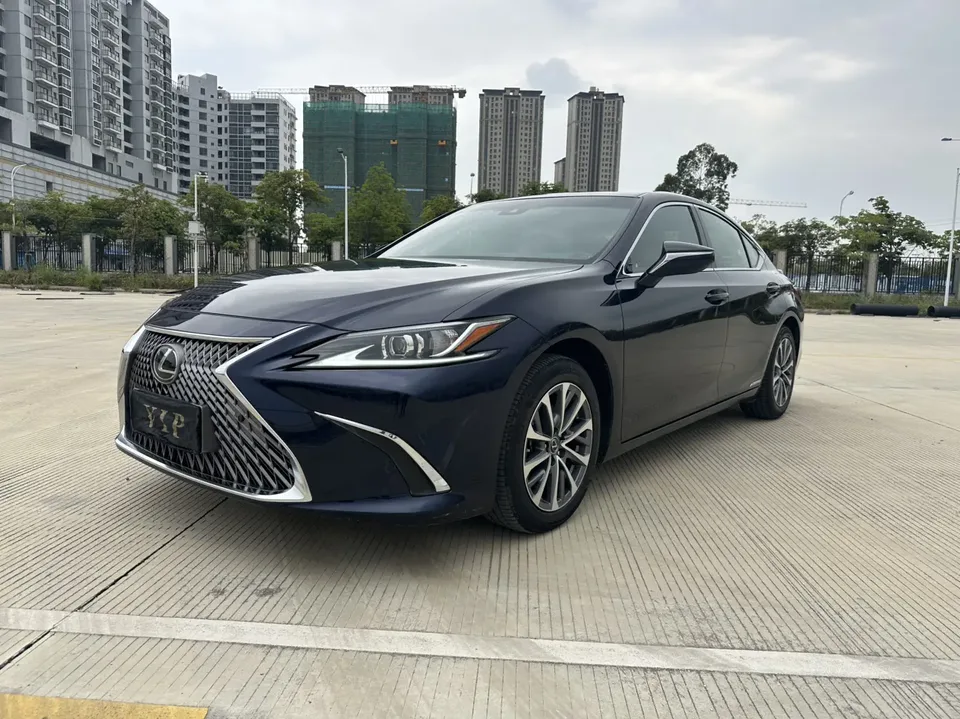Lexus ES 2023