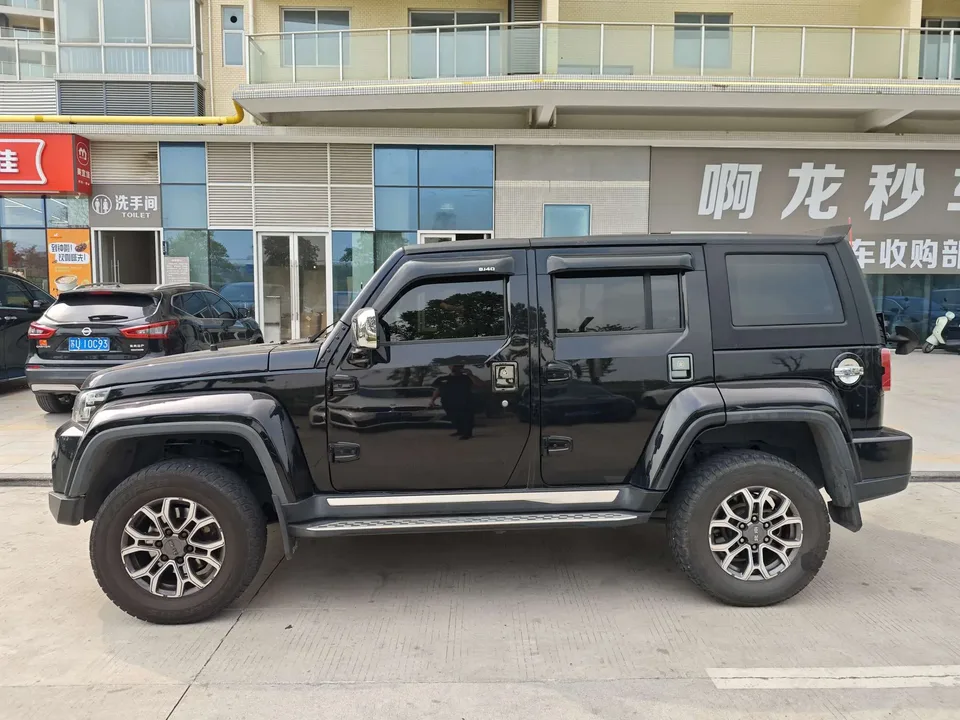 BAIC Beijing Off-road BJ40 Beijing Off-road BJ40 2023 2.0T Automatic 4WD City Hunter Edition Knight Edition 2023 — миниатюра 4
