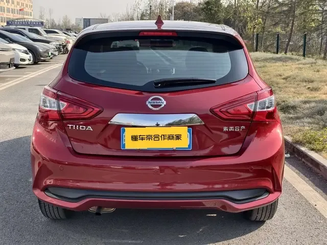 Nissan Tiida Tiida 2024 1.6L CVT Cool Edition 2025 — thumbnail 2