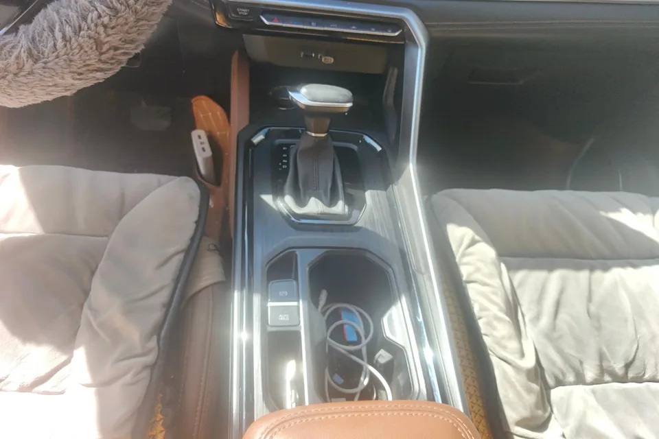 Geely Vision X6 PRO 1.4T Automatic Premium Edition 2023 — миниатюра 4