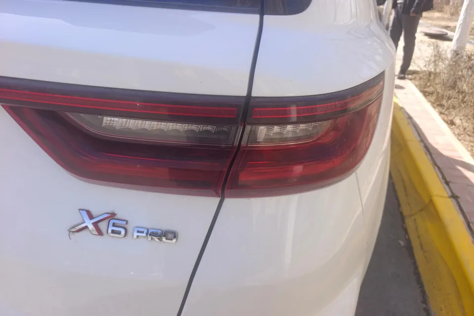 Geely Vision X6 PRO 1.4T Automatic Premium Edition 2023 — миниатюра 5