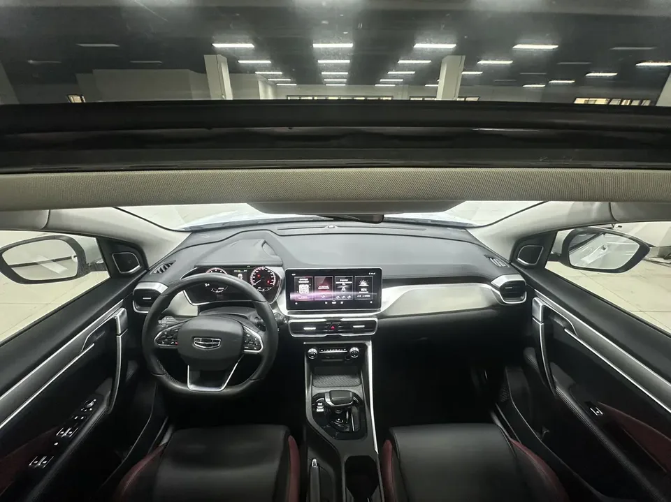 Geely Coolray SX11 240T DCT Platinum Edition 2022 — миниатюра 4