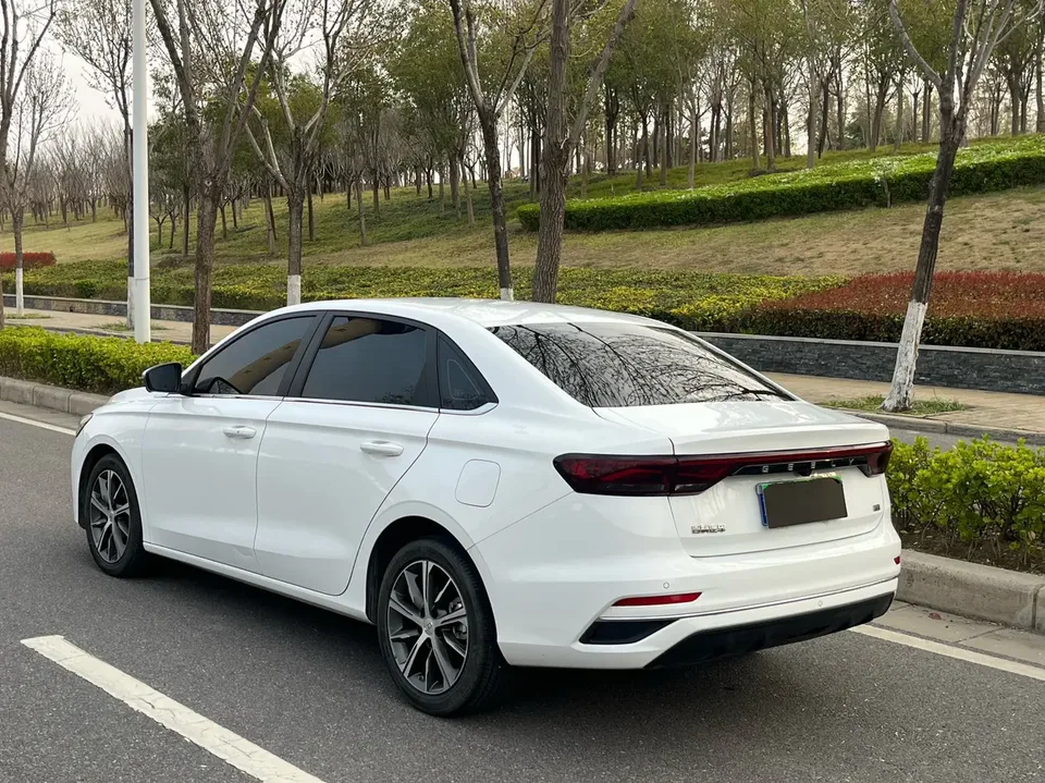 Geely Emgrand Emgrand 2023 4th Generation Champion Edition 1.5L CVT flagship model 2024 — thumbnail 2