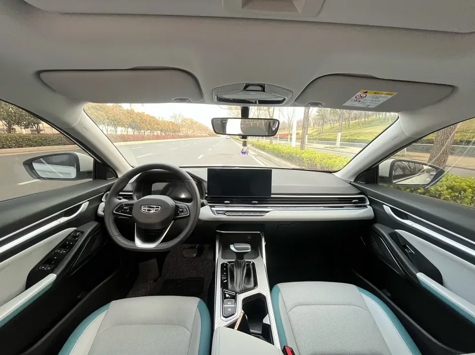 Geely Emgrand Emgrand 2023 4th Generation Champion Edition 1.5L CVT flagship model 2024 — thumbnail 5