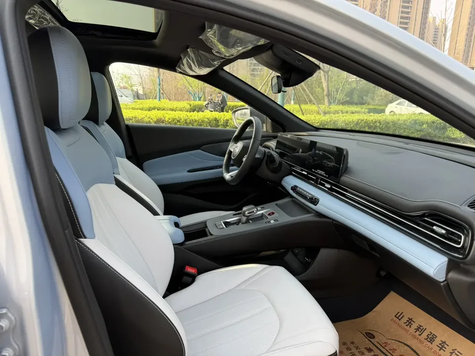 GAC Trumpchi Shadow Leopard Shadow Leopard 2023 2.0L DHT High Energy Hybrid Edition 2026 — миниатюра 4