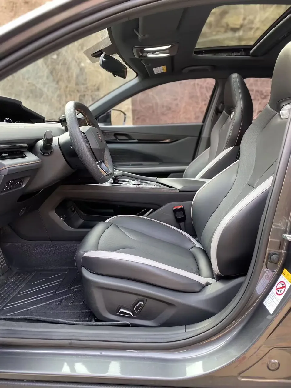 Changan UNI-V 1.5T exclusive model 2023 — миниатюра 5