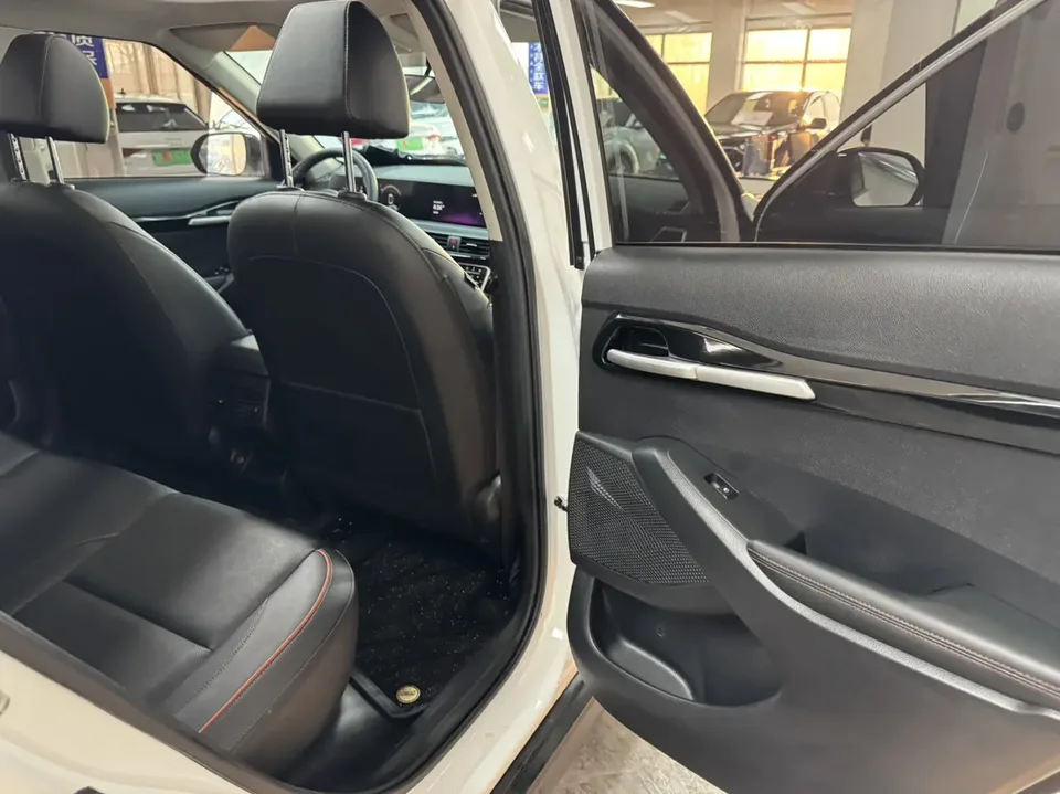 Kia Seltos 1.5L IVT Premium Edition 2023 — миниатюра 3
